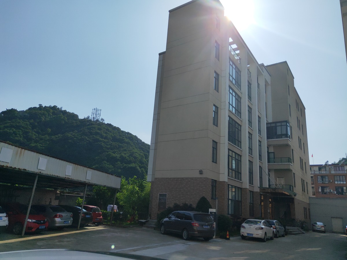 LINHAI JUNIS LIGHTING CO.,LTD