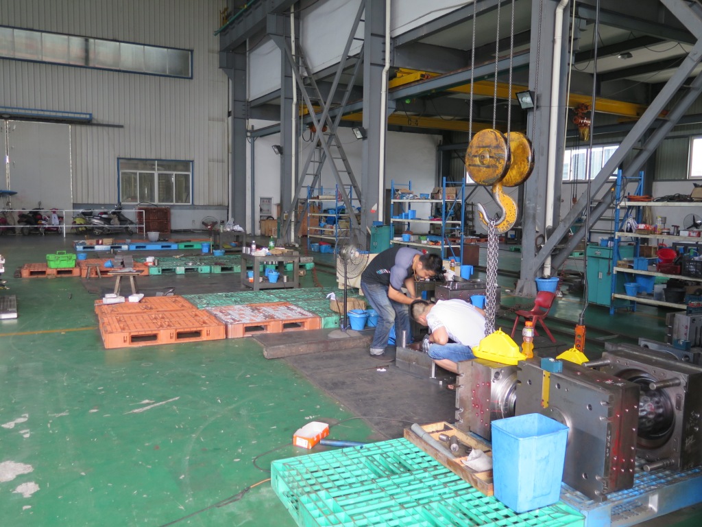 TAIZHOU TANGWEI MOULD CO.,LTD